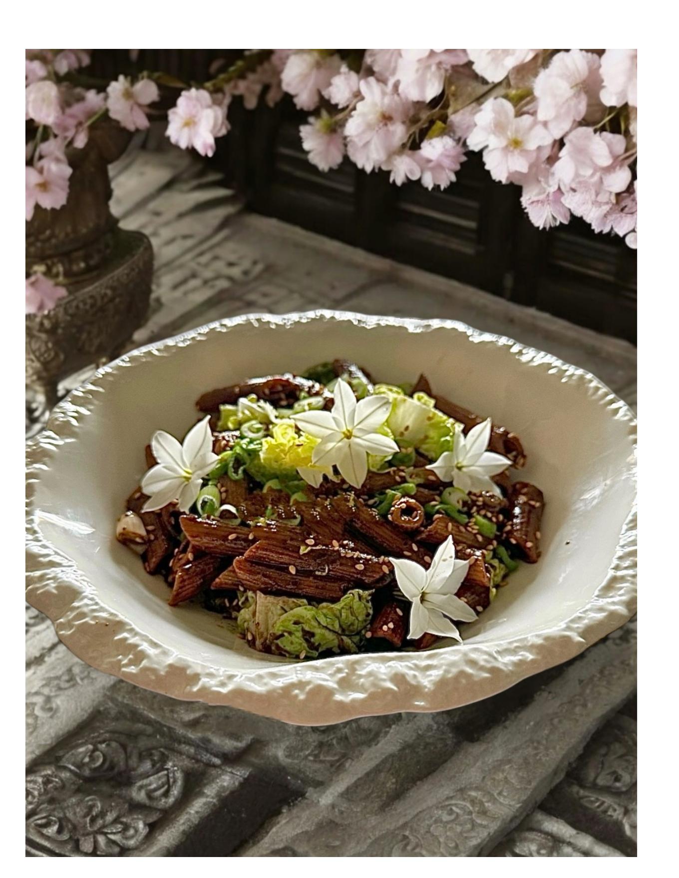 Salade de penne à l&rsquo;ail noir