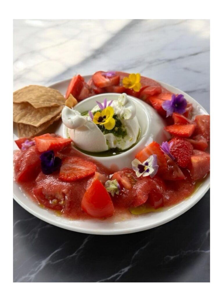 Tomate, burrata et fraises