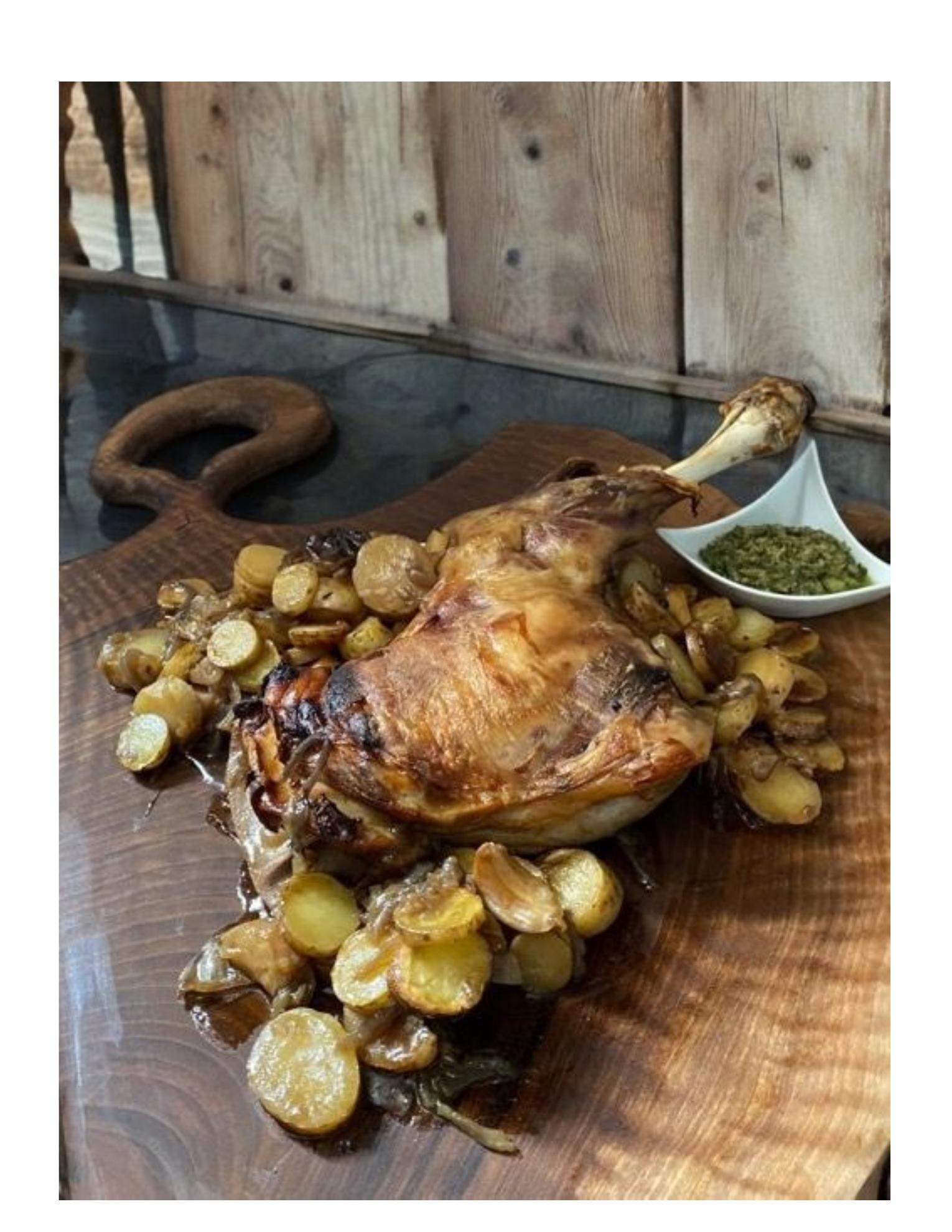 Épaule d&rsquo;agneau confite et sa sauce verte